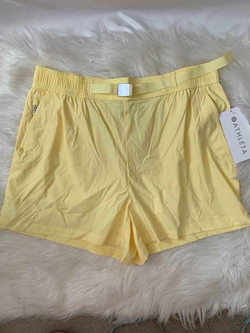 ATHLETA Highland Utility Short in Citron Yellow Sz MEDIUM